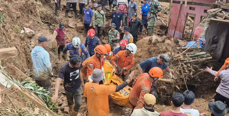 Satu Korban Longsor di Mekar Rahayu Akhirnya Berhasil Dievakuasi Tim SAR, Kondisi Meninggal Dunia