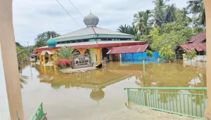Tenda Pengungsian Didirikan untuk Korban Banjir di Bengkulu