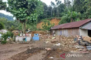 Tujuh Rumah Alami Rusak Berat Akibat Tanah Longsor di Sibolangit