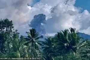 Gunung Dukono Erupsi Lagi, Semburkan Abu Vulkanik hingga 1.200 Meter