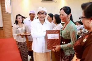 Sekretaris Daerah Denpasar Serahkan SK 41 Kepala Sekolah di Kota Denpasar
