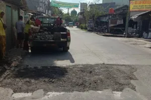 Pemerintah Kota Tangerang Perbaiki Sejumlah Titik Jalan Rusak di Perbatasan