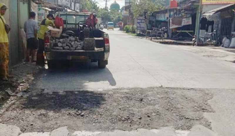 Pemkot Tangerang Perbaiki Sejumlah Titik Jalan Rusak di Perbatasan Daerah