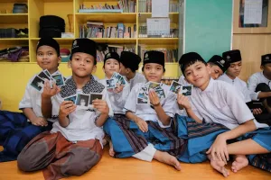   Abadikan Momen Kebersamaan, Anak Panti Asuhan Temukan Makna Keluarga Lewat Foto