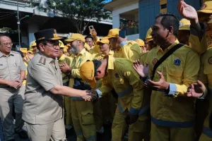 Gubernur Pramono Perintahkan Pasukan Kuning Proaktif Sisir Jalan Berlubang di Jakarta