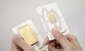 Harga Emas Anjlok Paling Parah Sejak 2013, Waktunya Borong atau Malah Bakal Terjun Bebas?