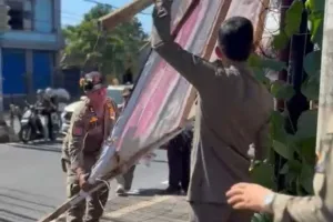 Penertiban Media Promosi yang Mengganggu Fasilitas Umum di Denpasar