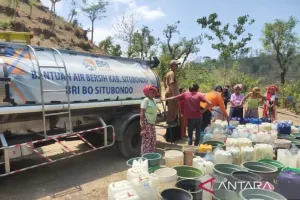 BPBD Situbondo Manfaatkan Truk Tangki PDAM-PMI Distribusi Air Bersih