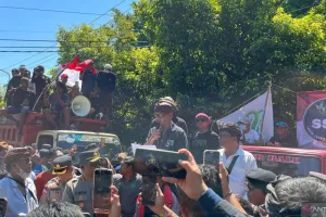 Buntut Pembatasan TPA Suwung, 400 Truk Sampah Lakukan Aksi Damai di PPLH KLH 