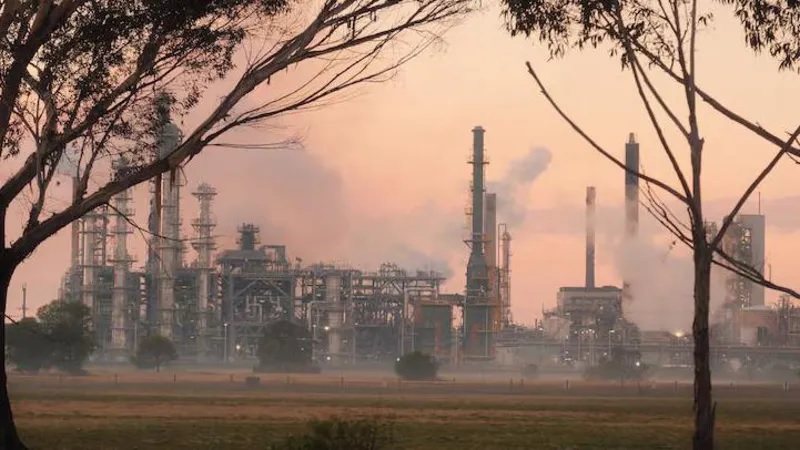 Kebakaran Melanda Kilang Minyak Australia, Pasokan Energi Terancam