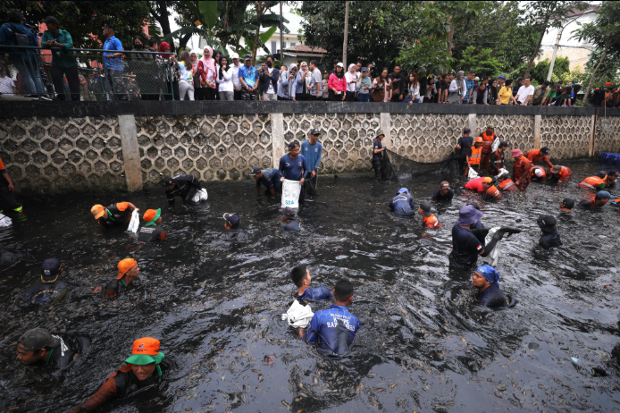 Jakarta Darurat Biota Air: Pemprov DKI Gelar Operasi Penangkapan Ikan Sapu-Sapu