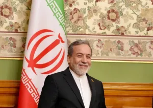Menlu Iran Sebut Selat Hormuz Telah Sepenuhnya Terbuka