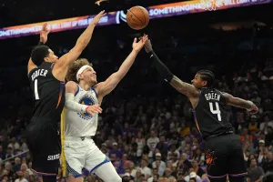 Suns Singkirkan Warriors, Magic Atasi Hornets untuk Amankan Tiket Playoff NBA