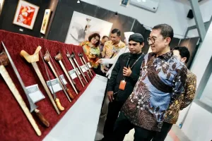 Menbud Resmikan “Solo Arts and Culture Exhibition” di Surakarta