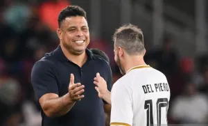 Ronaldo Nazario Terharu Disambut Fans Indonesia di GBK, Sebut Antusiasme Luar Biasa