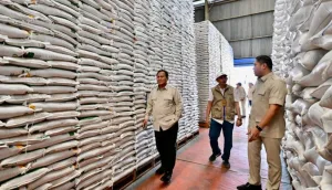 Sidak Gudang Bulog, Presiden Prabowo Pastikan Stok dan Distribusi Beras Aman