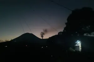 Warga Kota Tomohon Diminta Waspadai Potensi Gas Beracun Gunung Lokon