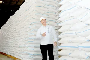 Dirut Bulog Ahmad Rizal Ramdhani Persilakan Masyarakat Cek Stok Beras di Gudang