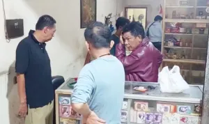 Polisi Kejar Penjual Obat Terlarang Berkedok Toko Kosmetik di Jaktim