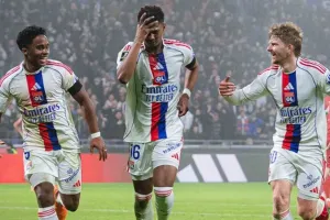 PSG Terpeleset di Kandang, Kalah 1-2 dari Lyon. Jarak dengan Lens Tinggal Satu Poin