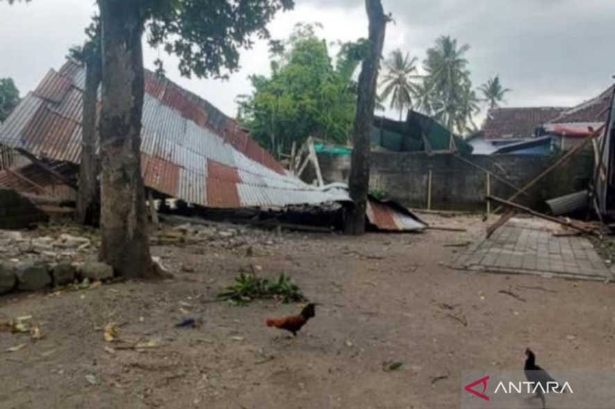 12 Rumah Warga Rusak Usai Dihajar Angin Kencang di NTB? — INDONESIA — ERYU PROJECT