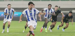 Jadwal Super League Pekan ke-29: Persib Layani Arema, Borneo Dijajal Semen Padang