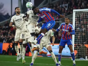 Liga Inggris: Wolves Degradasi, West Ham Ambil Poin Krusial, Tekanan untuk Tottenham Meningkat