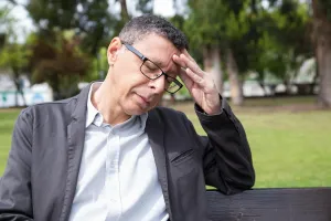   Kacamata Progresif Bikin Pusing? Ini Penyebab, Fakta, dan Cara Memilih yang Nyaman