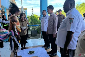 Kunjungan Perdana, Wapres Gibran Disambut Tari Gale-Gale di Raja Ampat