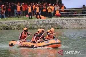 Lomba Ketangkasan Dayung untuk Meningkatkan Siaga Bencana di Bekasi