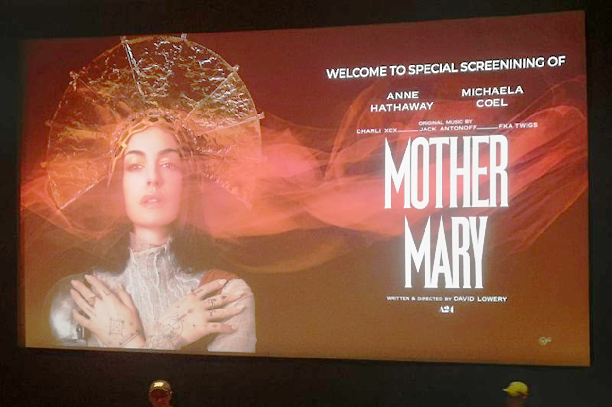 Suara Anne Hathaway Bikin Kaget, Penggemar di Jakarta: Nyanyi Oke, Tapi Tolong Jangan Berhenti Akting!