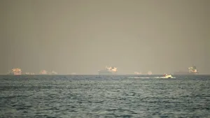Iran Sita Dua Kapal di Selat Hormuz Setelah Gencatan Senjata Diperpanjang