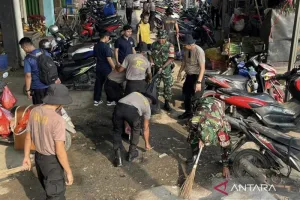 Peduli Lingkungan, Polisi Gelar Gerakan ASRI di Bekasi