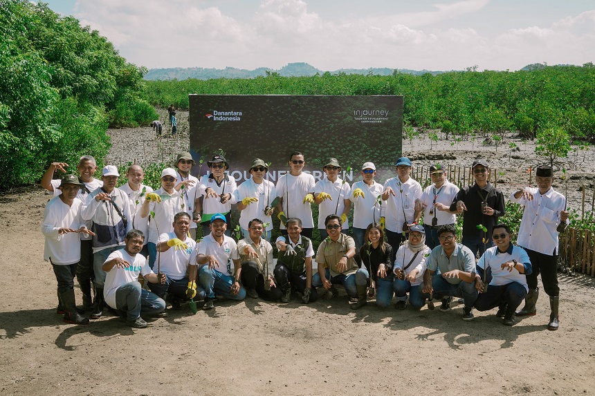 Peringati Hari Bumi, InJourney Perkuat Komitmen Lewat Rehabilitasi Mangrove di KEK Mandalika