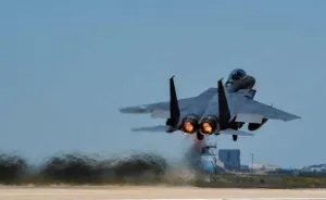 Pilot F-15 Angkatan Udara Korea Selatan Sebabkan Tabrakan Dua Jet Tempur karena Selfie saat Terbang