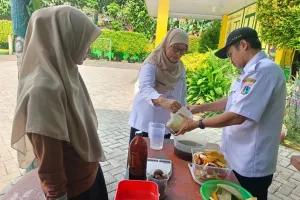 Peringati Hari Bumi, Sekolah Dasar di Kebon Jeruk, Jakbar Olah Sampah Organik Jadi Ekoenzim