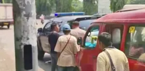 Sopir Angkot Lakukan Perusakan Kaca Mobil di Ciracas, Terungkap Ini Kronologinya