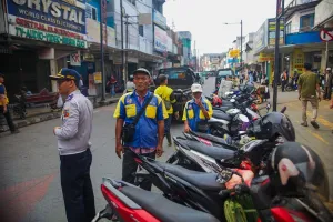 Wali Kota Bogor Tinjau Perubahan Sisi Parkir di Jalan Surya Kencana