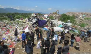 Aksi Hari Bumi, Mahasiswa Mapala Jember Olah Sampah TPA Jadi Kompos