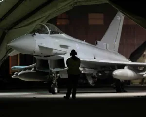 Inggris Bersiap Mengerahkan Jet Tempur yang Pernah Mengalahkan F-22 Raptor ke Selat Hormuz: Eurofighter Typhoon 