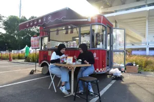 KAI Services: Loko Food Truck Kini Hadir di Stasiun Pasar Senen