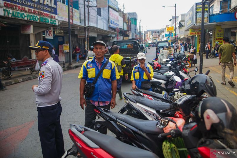 Kota Bogor Evaluasi Penerapan Parkir Kanan Jalan Suryakencana? — INDONESIA — ERYU PROJECT