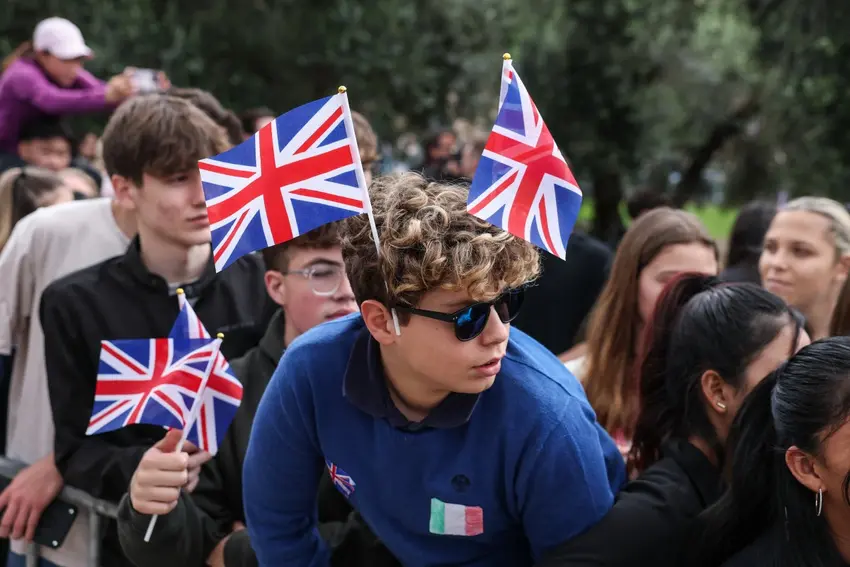 Mayoritas Pemuda Inggris Pilih Tak Mau Bela Negara? — INDONESIA — ERYU PROJECT