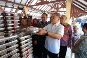 Menko Zulhas Minta Sekolah untuk Komplain Kalau Menu MBG Tak Sesuai
