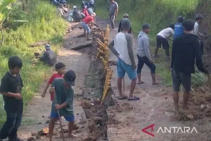 Pergerakan Tanah di Rawabelut, Cianjur akibatkan Empat Rumah Rusak dan Belasan Lainnya Terancam 