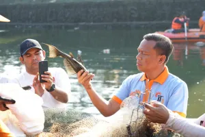 Tekan Populasi Ikan Sapu-Sapu, Pemkot Jaktim Gelar Operasi Serentak