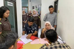 Kejari Banda Aceh Tahan Tersangka Asusila Terhadap Anak