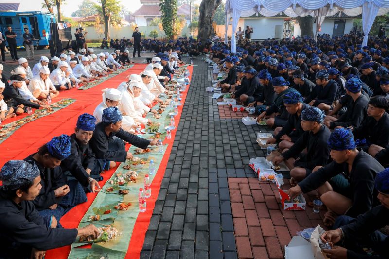 Gubernur Banten Andra Soni Nikmati Laksa Bareng 1.552 Warga di Seba Badui