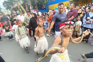 Warga Garut Menikmati Karnaval Budaya di Pusat Kota