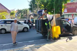 Volume Sampah Pengantar Jemaah Calon Haji Mataram Capai Satu Ton Per Hari